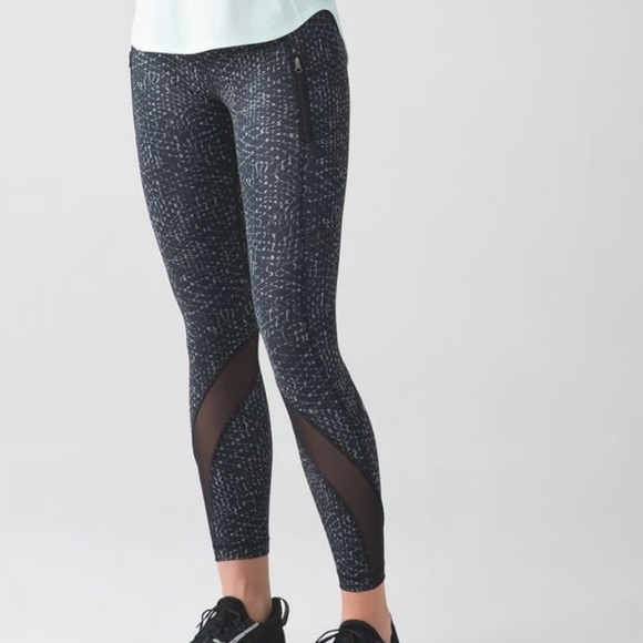 Lululemon Tight II in Snake Battleship Size 6 - Picture 9 of 11